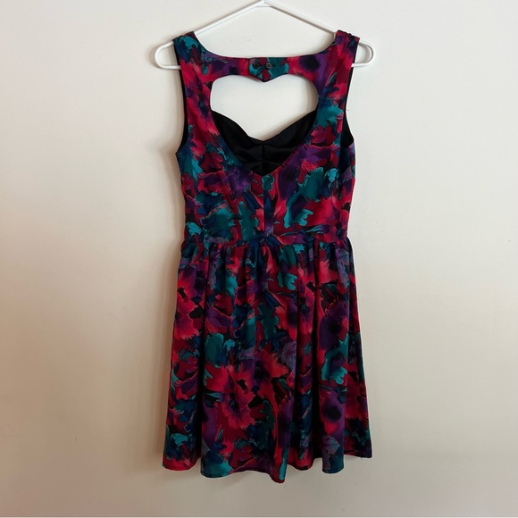 Material Girl Floral Heart Back Dress Size Medium - Picture 3 of 5